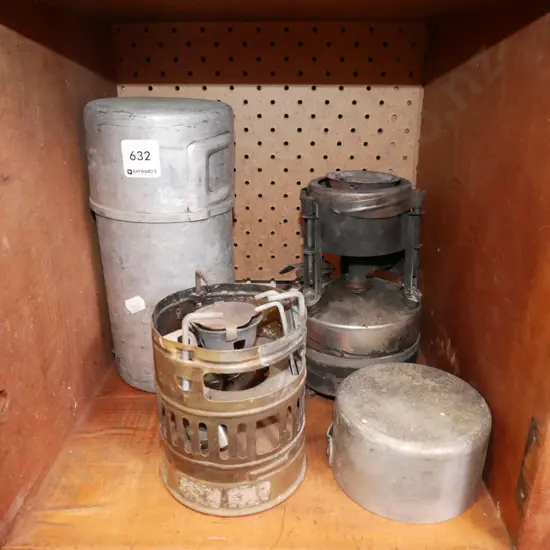2x vintage camping stoves
