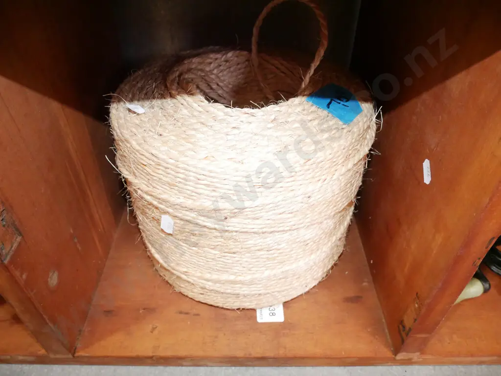 roll of twine Image 1++