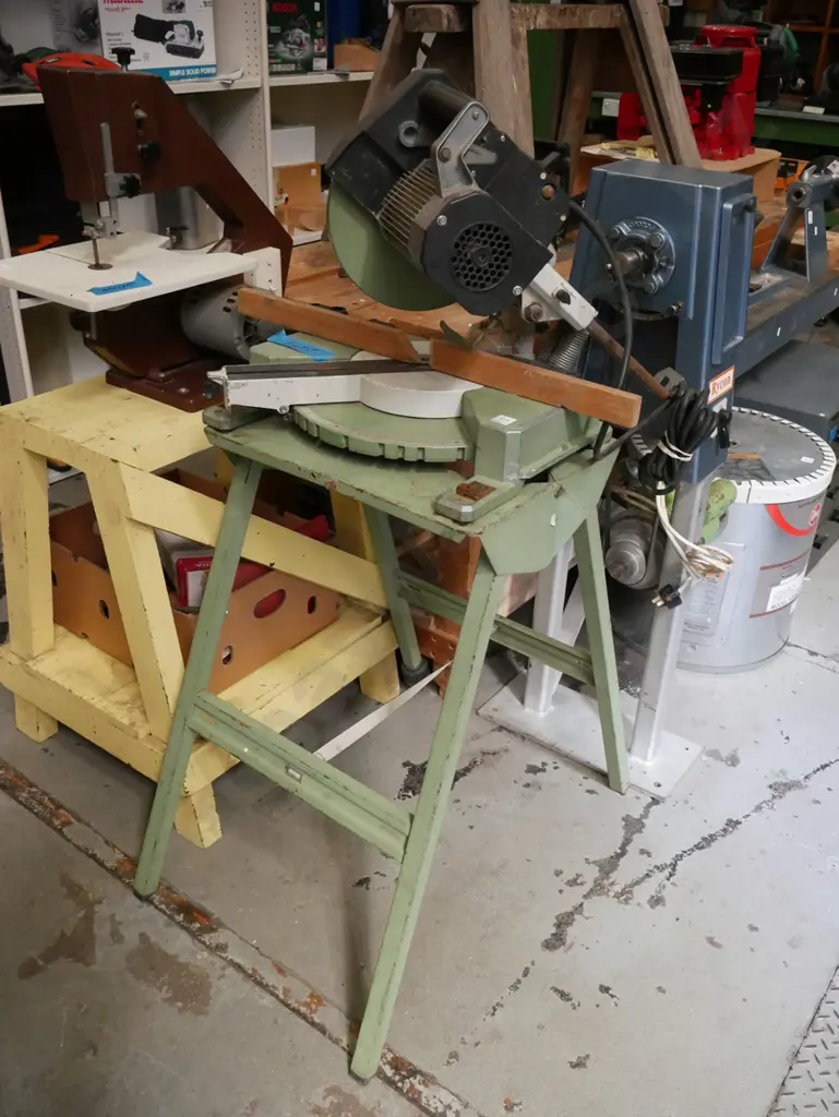 Beckum sliding compound mitre saw and stand - some rust Image 1++