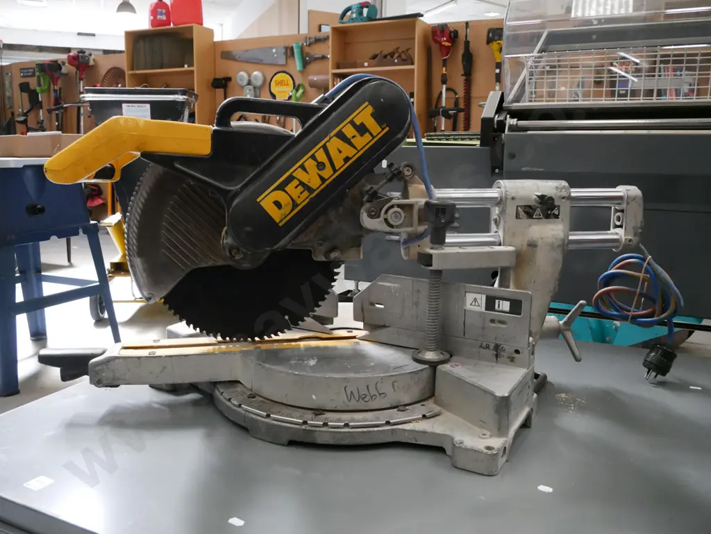Dewalt sliding compound mitre saw Image 1++