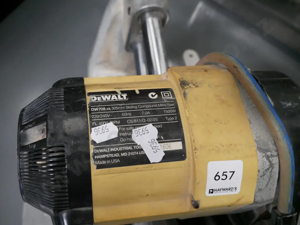 Dewalt sliding compound mitre saw Image 1++