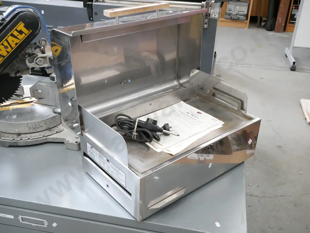 Australian Sovereign electric bbq Image 1++