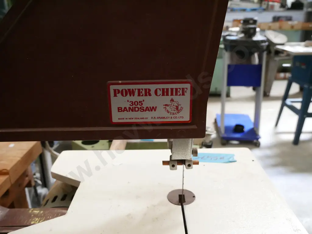 Power Chief band saw on stand Image 1++