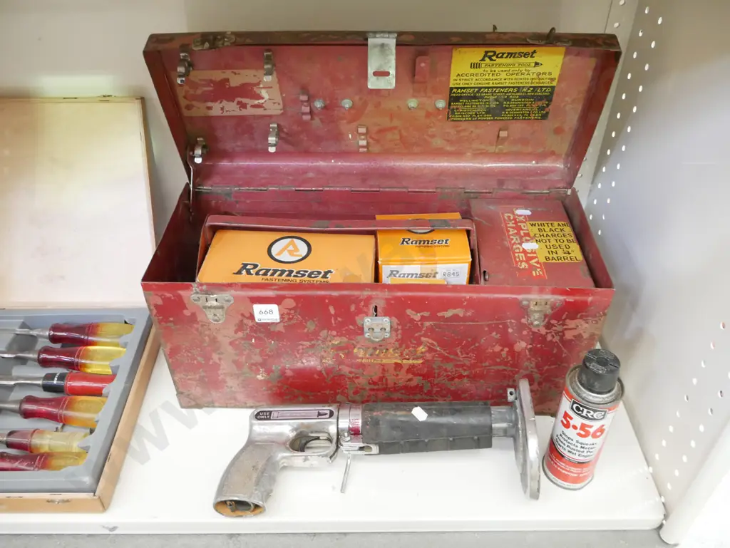 ramset gun, tool case Image 1++