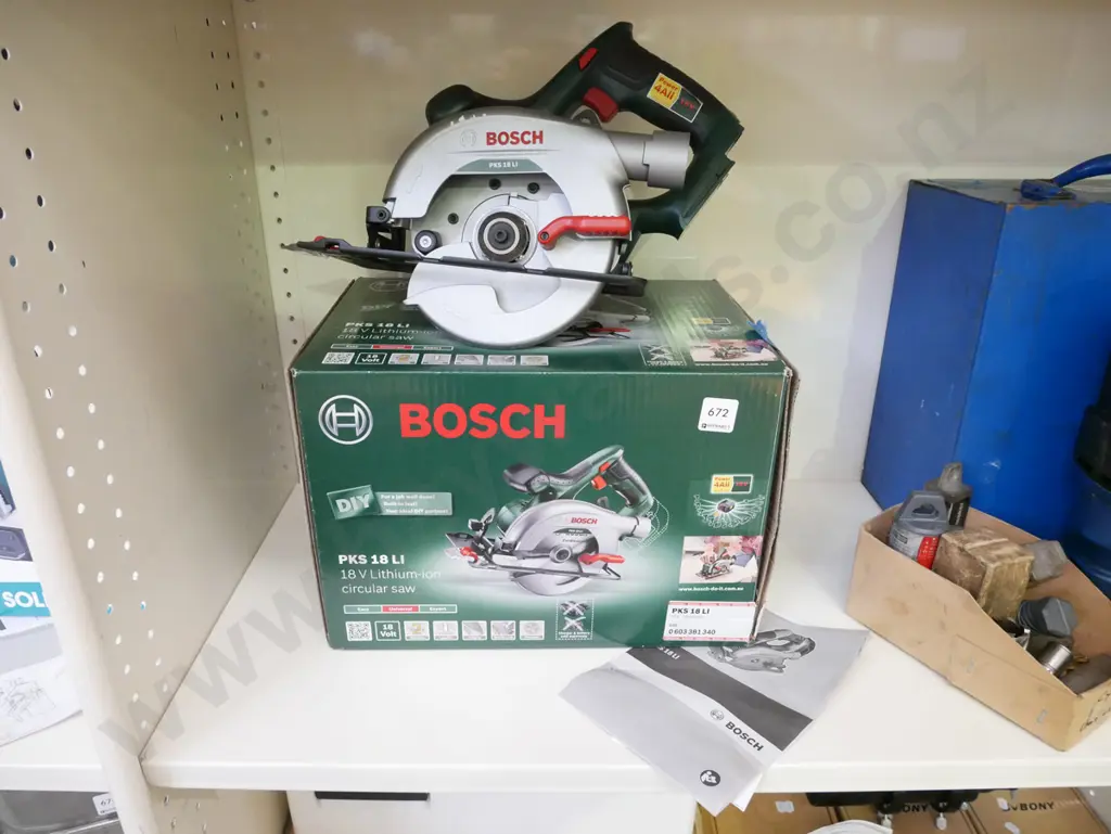 as new Bosch battery powered skilsaw - no battery Image 1++