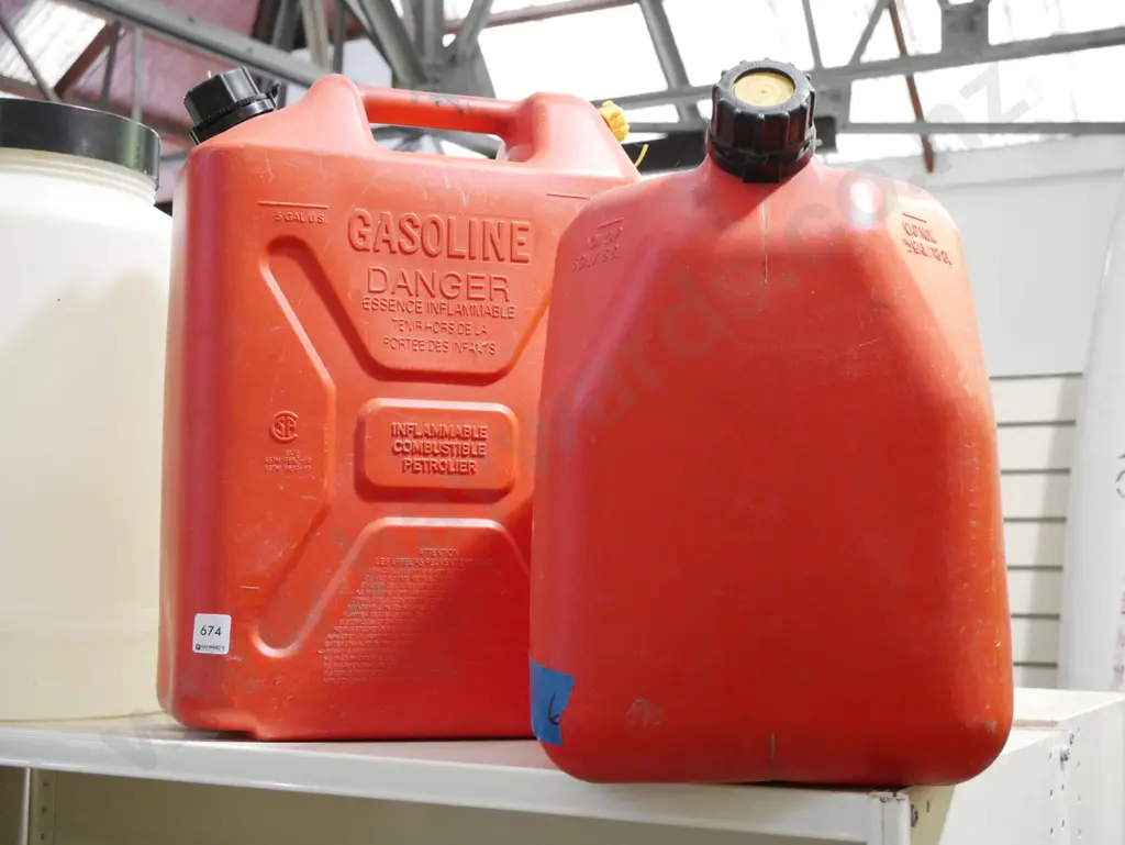 2x 20L fuel containers Image 1++