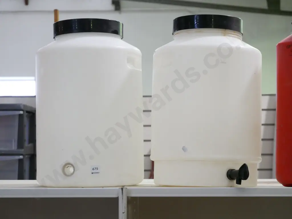 2x plastic beer fermenters - 1 missing taps Image 1++