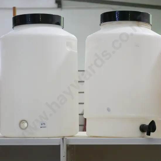 2x plastic beer fermenters - 1 missing taps