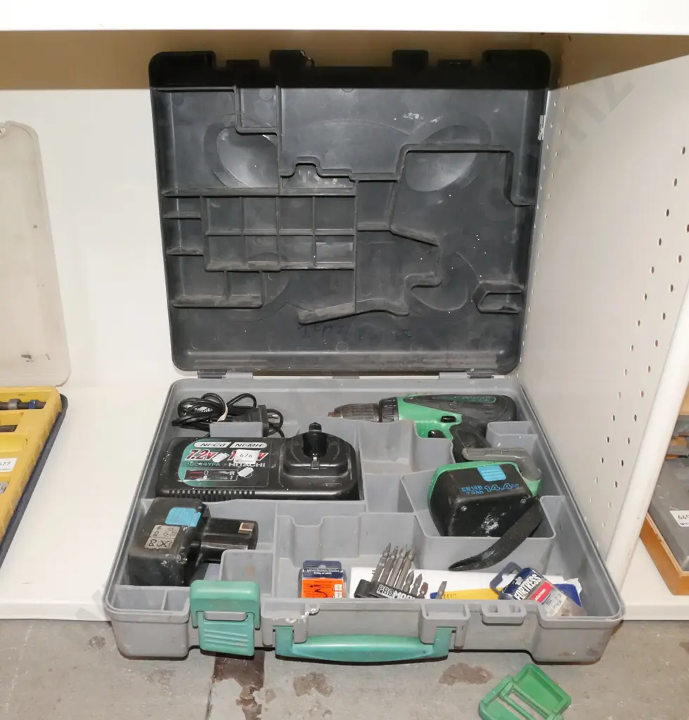 Hitachi cased battery drill with charger and 2x batteries - batteries in office Image 1++