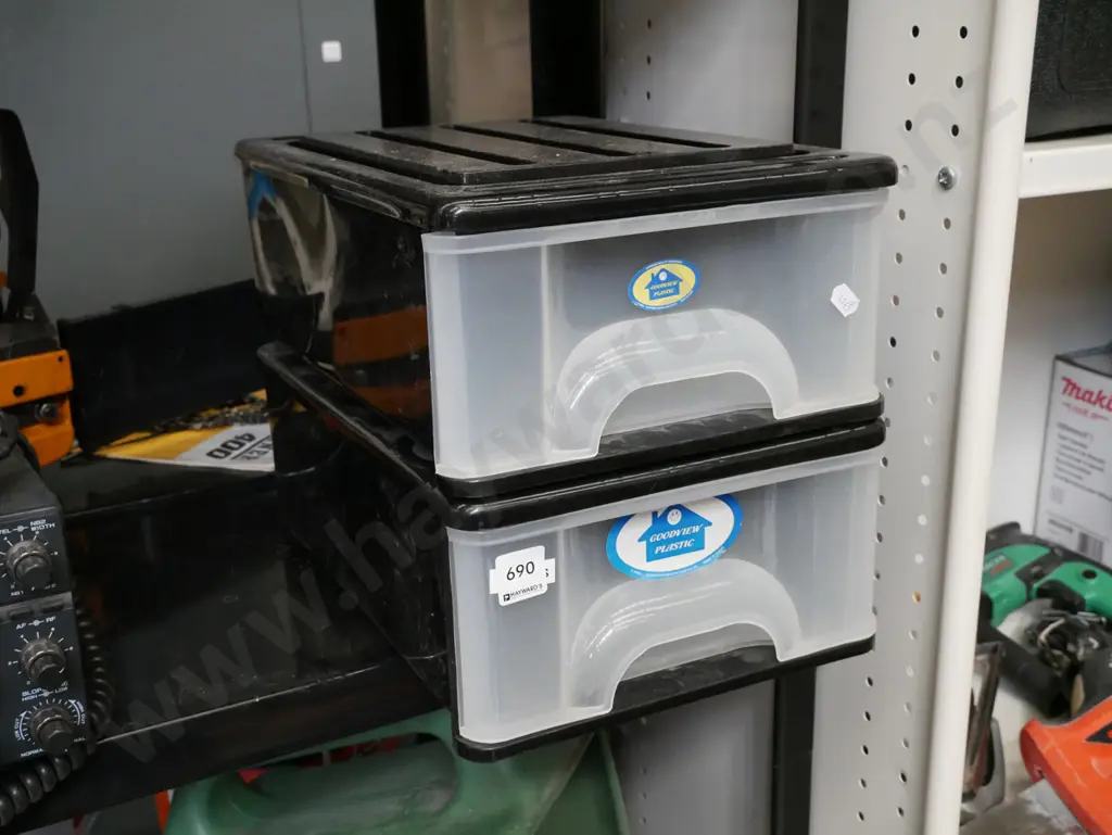 2x plastic drawers Image 1++
