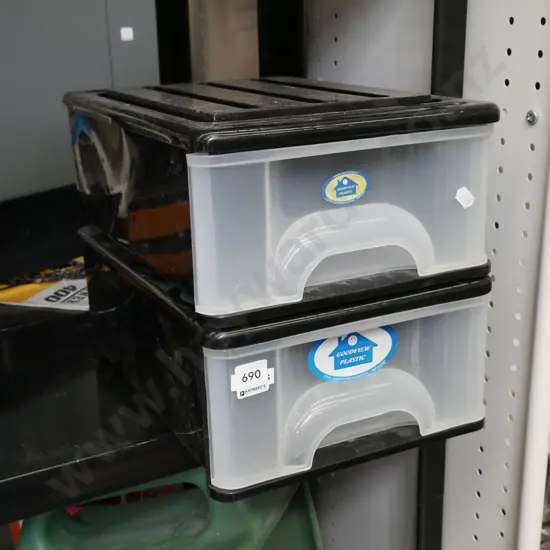 2x plastic drawers