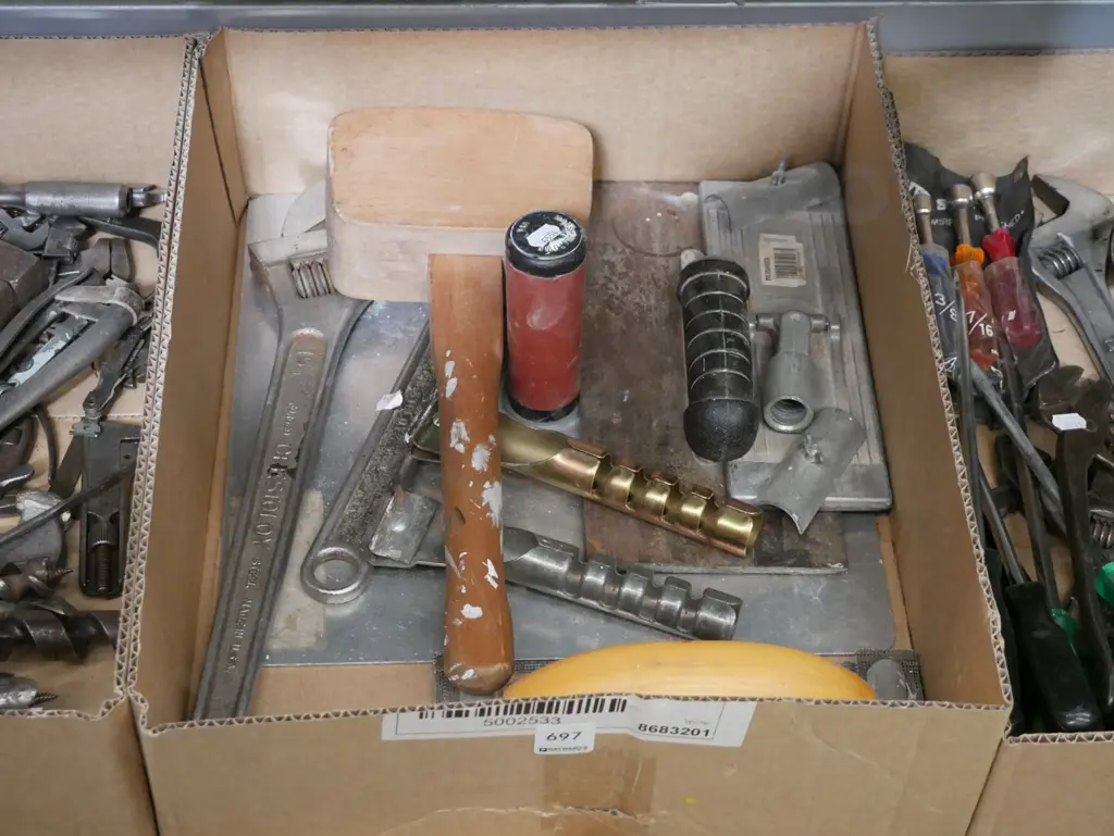 box; plasterer's floats, wooden mallet, scrapers etc Image 1++