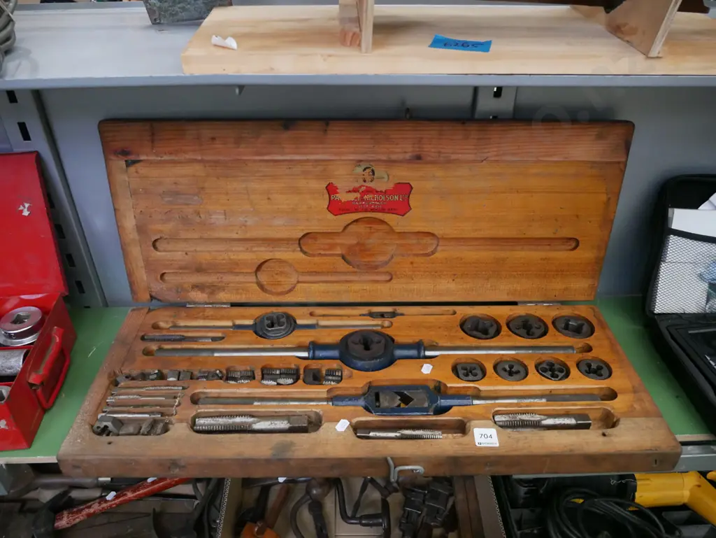 wood cased tap and die set Image 1++