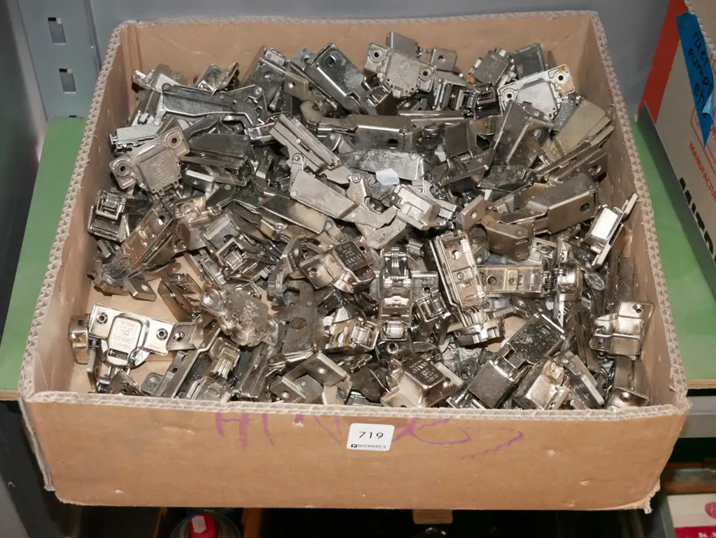 box; cupboard door hinges Image 1++