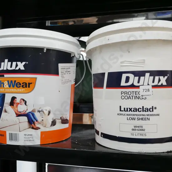 2x 10L pails of Dulux wash and wear paint