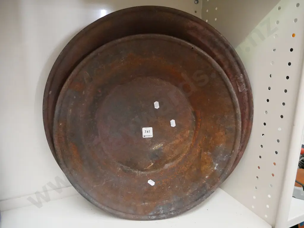 2x rusty gold pans Image 1++