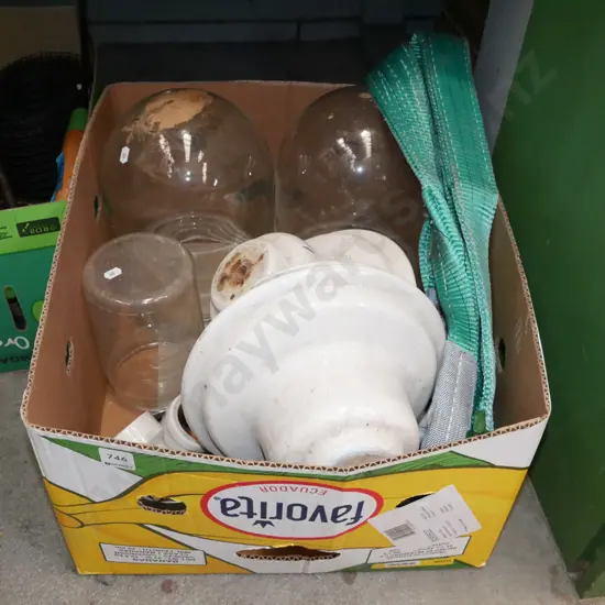 box; load strop, D shackle, glass globes, insulators