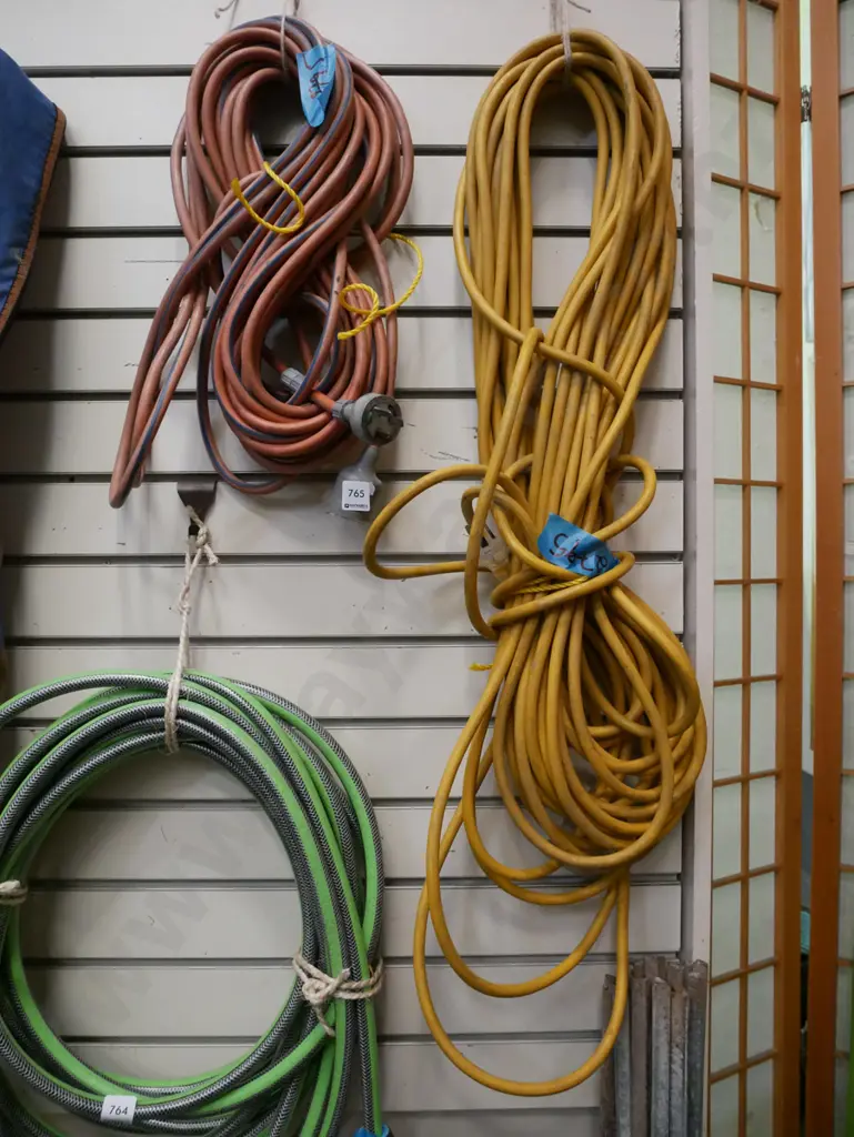 1x yellow and 1x orange extension cord Image 1++