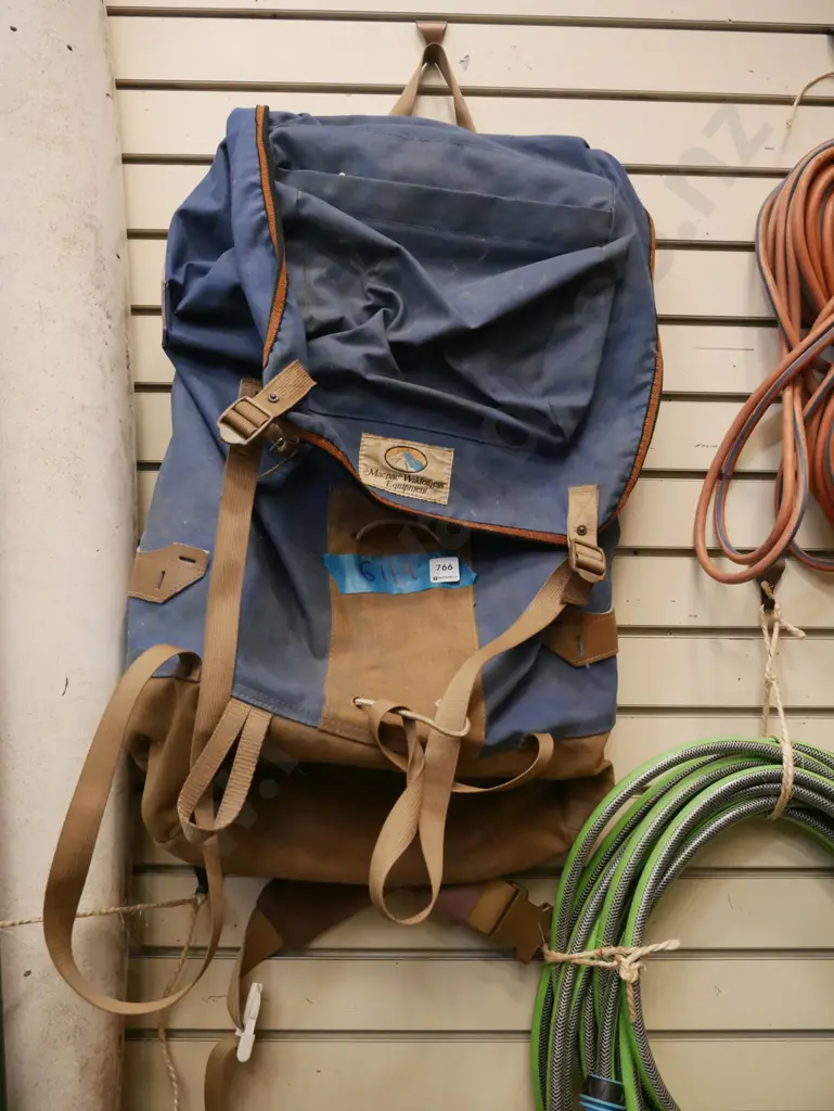 canvas Macpac tramping pack Image 1++