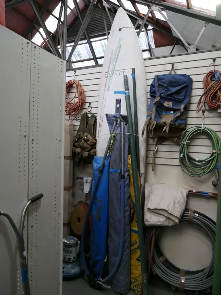 Quatro wind surfer with sails and accessories Image 1++