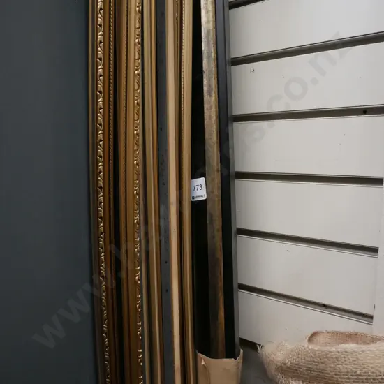 various lengths of picture framing moulds