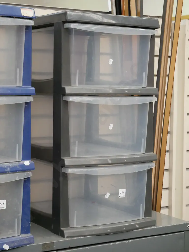 3 drawer plastic chest Image 1++