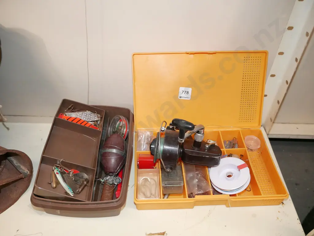 2x tackle boxes, 1x spinning reel Image 1++