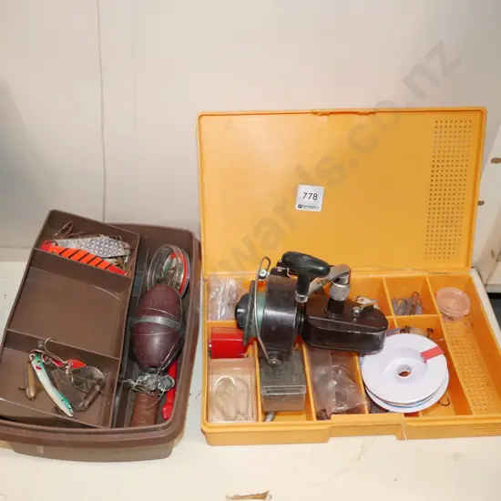 2x tackle boxes, 1x spinning reel