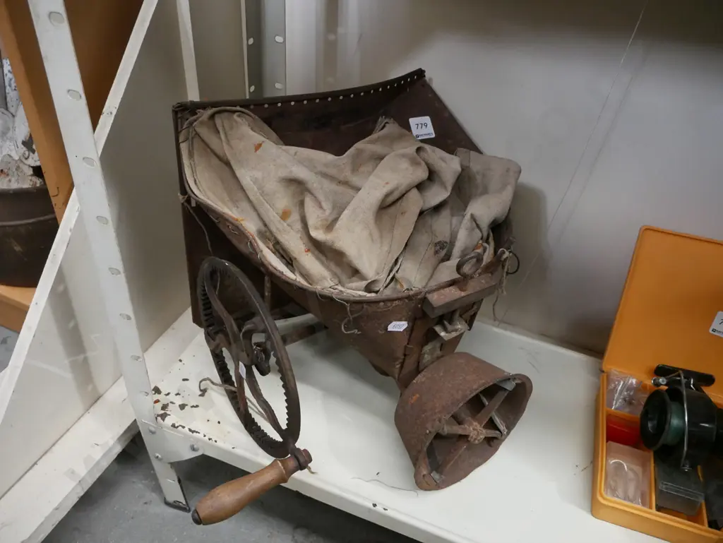 vintage hand operated seed spreader Image 1++