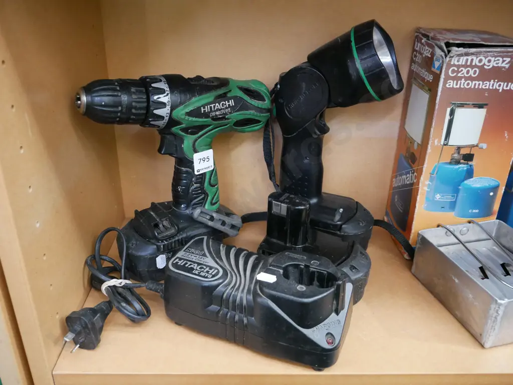 Hitachi battery drilll and torch, 2 batteries - batteries in office Image 1++