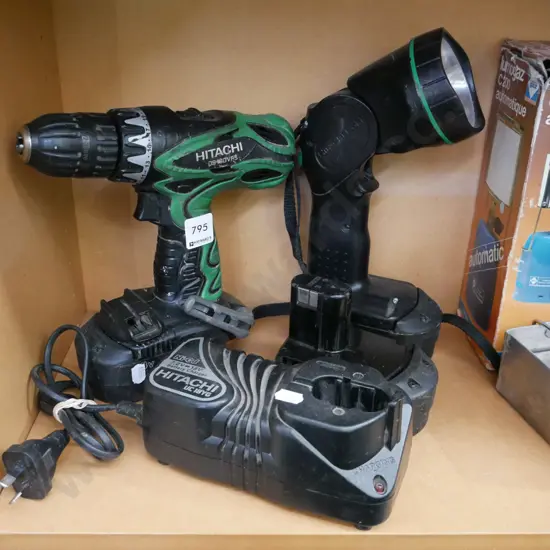 Hitachi battery drilll and torch, 2 batteries - batteries in office