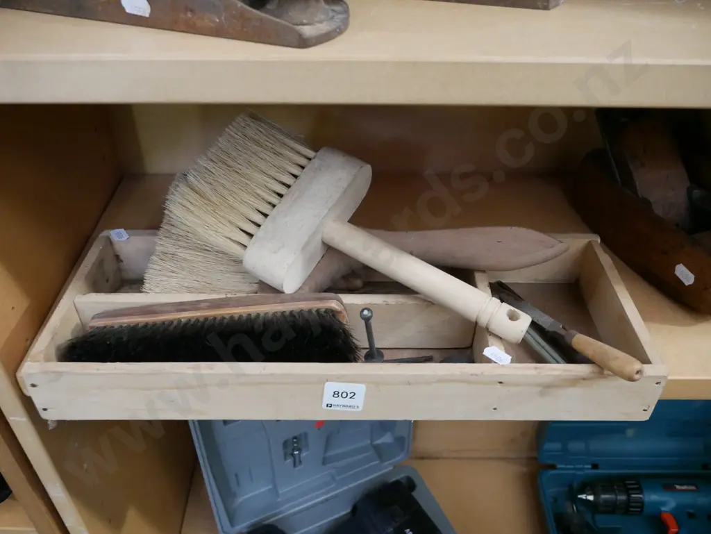 tray; white wash brushes etc Image 1++