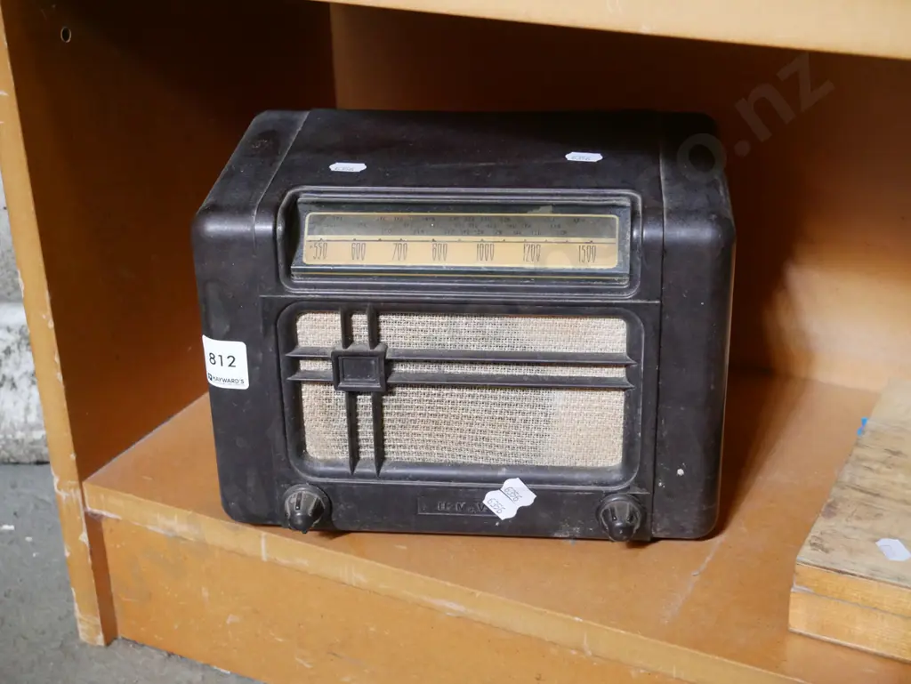 deco bakelite mantle radio Image 1++