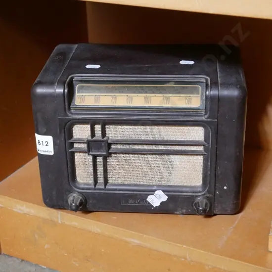 deco bakelite mantle radio