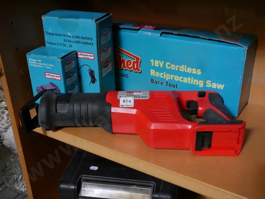 Toolshed 18V reciprocating saw - battery in office Image 1++