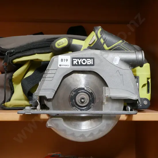battery powered Ryobi skilsaw - no battery