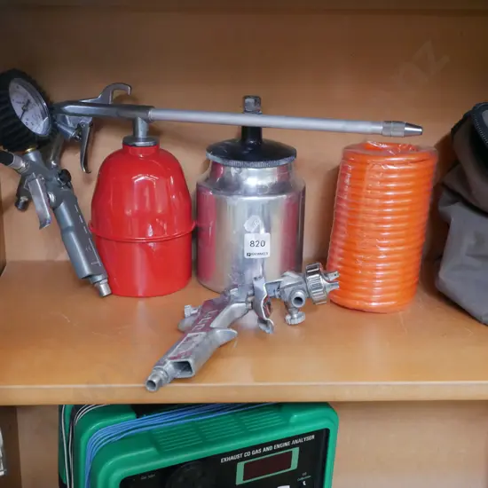 air kit; spray gun, hose, tyre inflater etc