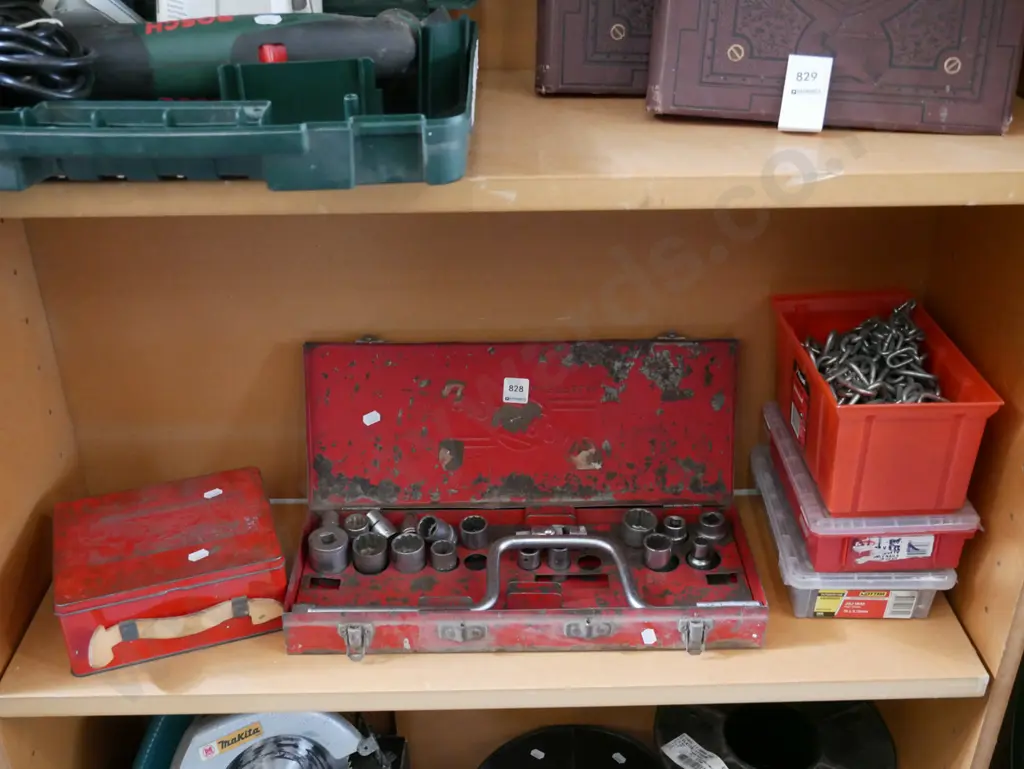 shelf; part socket set, first aid kit etc Image 1++