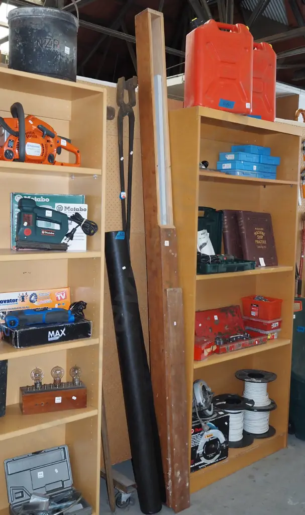 builder's straight edge in wooden case Image 1++