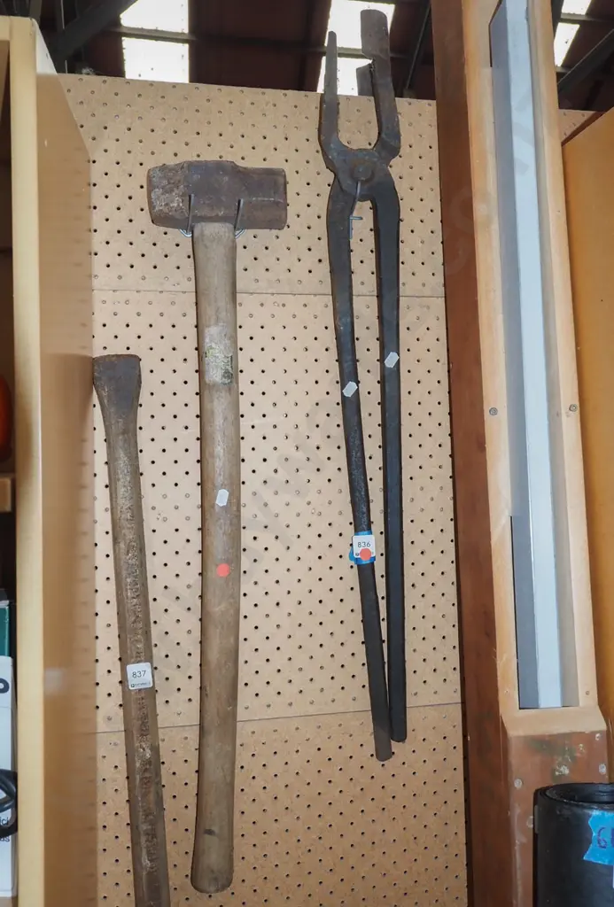 large pair of blacksmith tongs, sledge hammer - red dots Image 1++