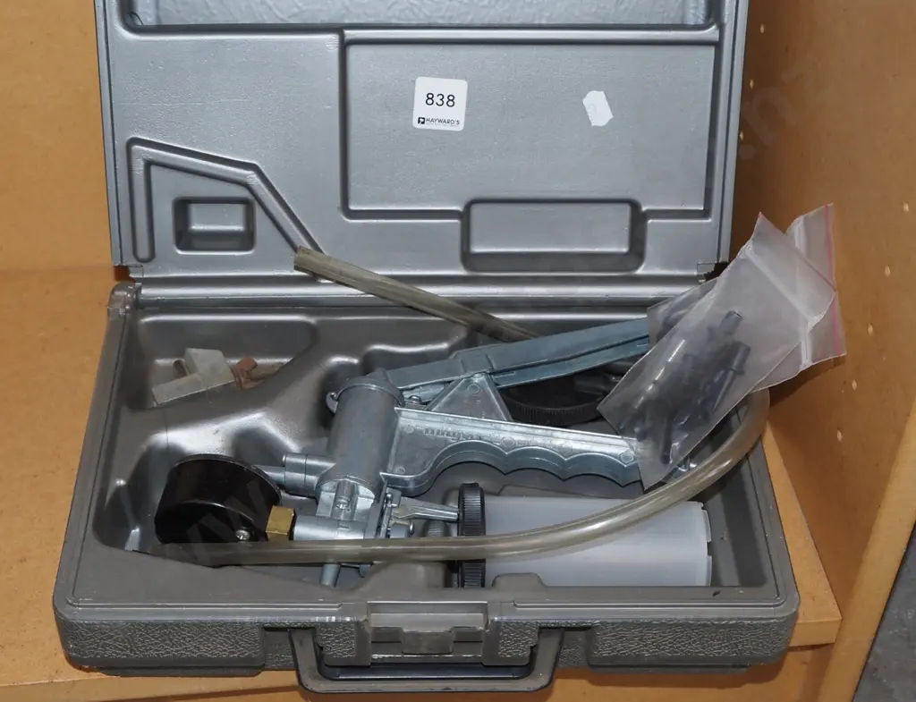 cased automotive vacuum tester Image 1++