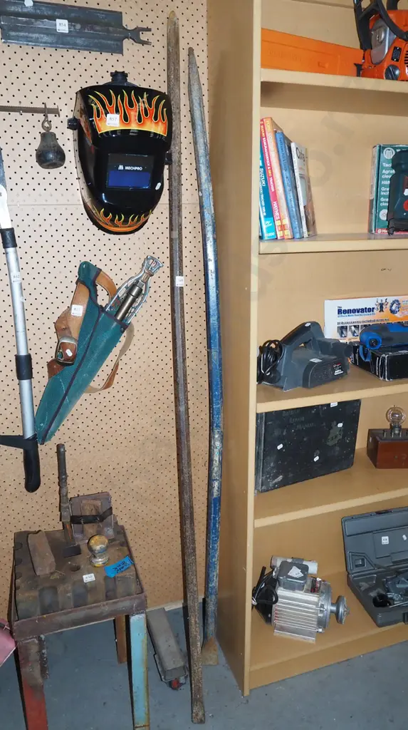 2x digging bars - both have bends Image 1++