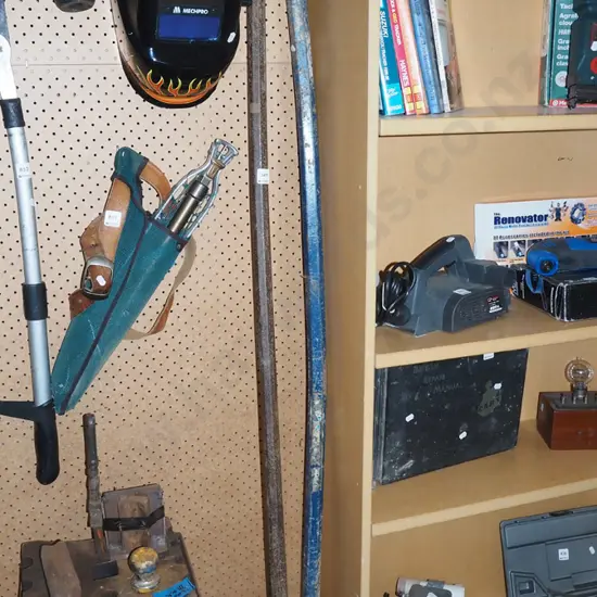 2x digging bars - both have bends