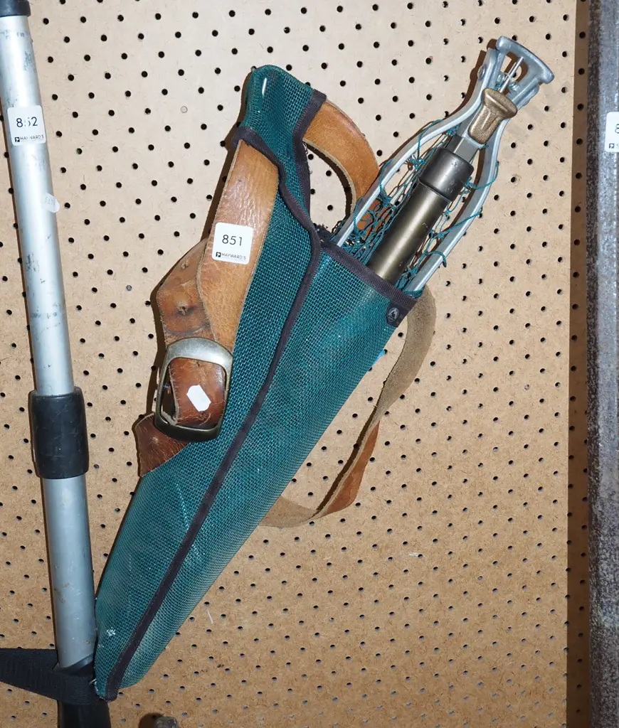 landing net and holster Image 1++