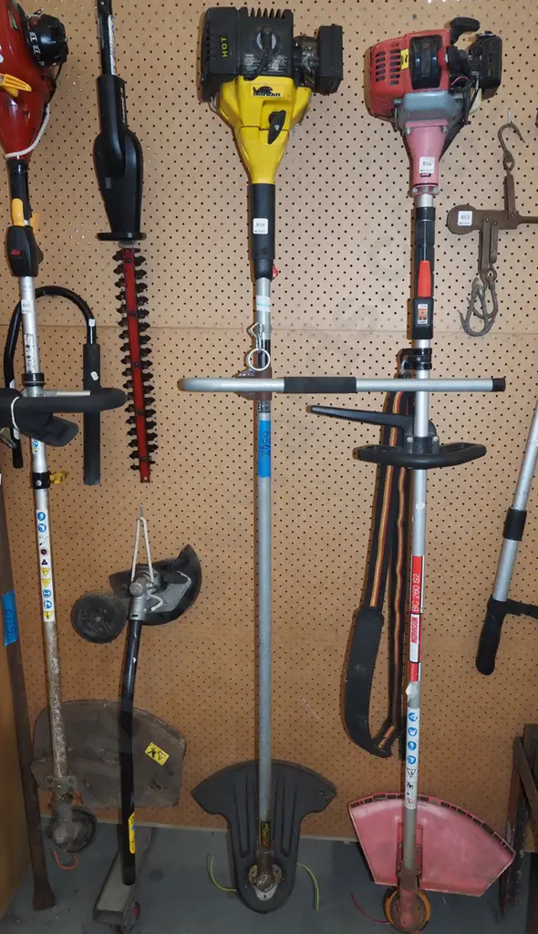 2 stroke Beaver line trimmer Image 1++