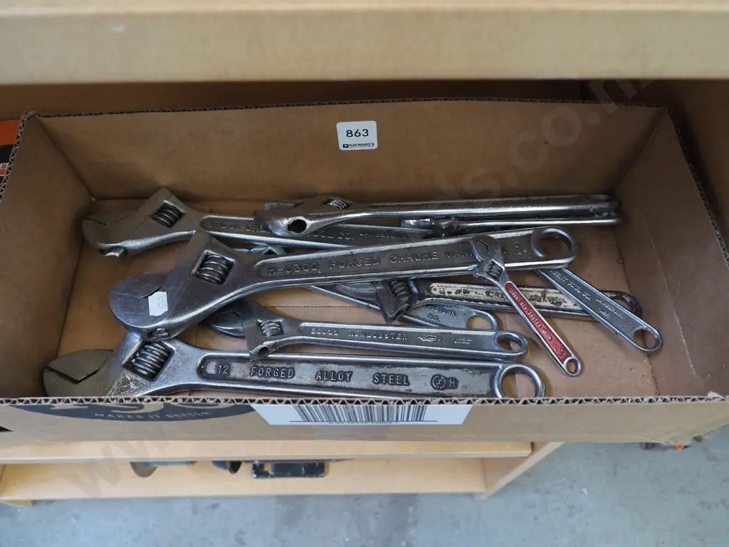 boxed adjustable crescent Image 1++