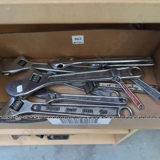 boxed adjustable crescent