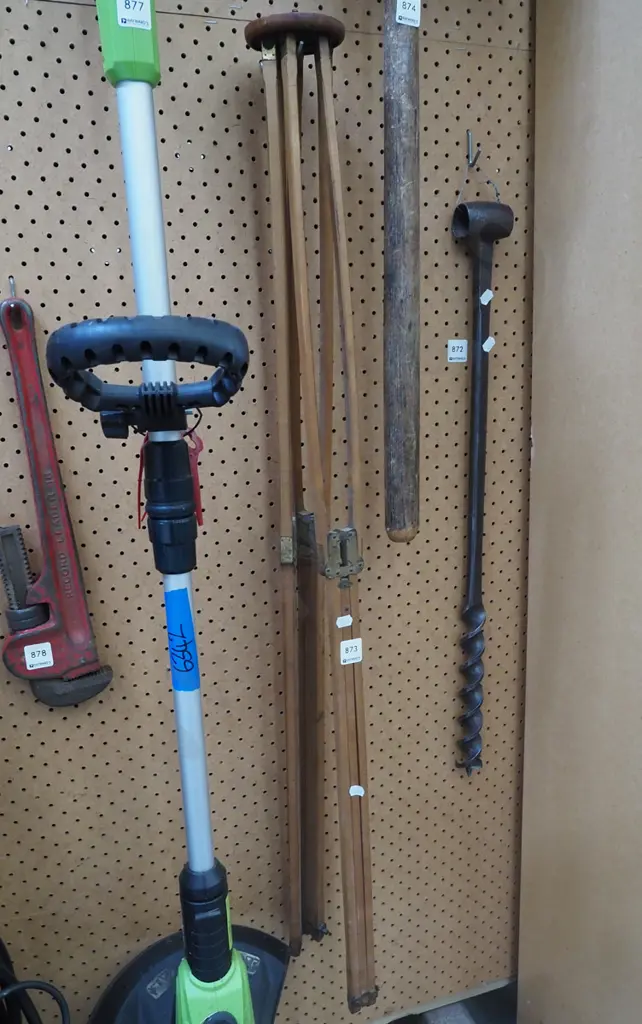 wooden tripod Image 1++