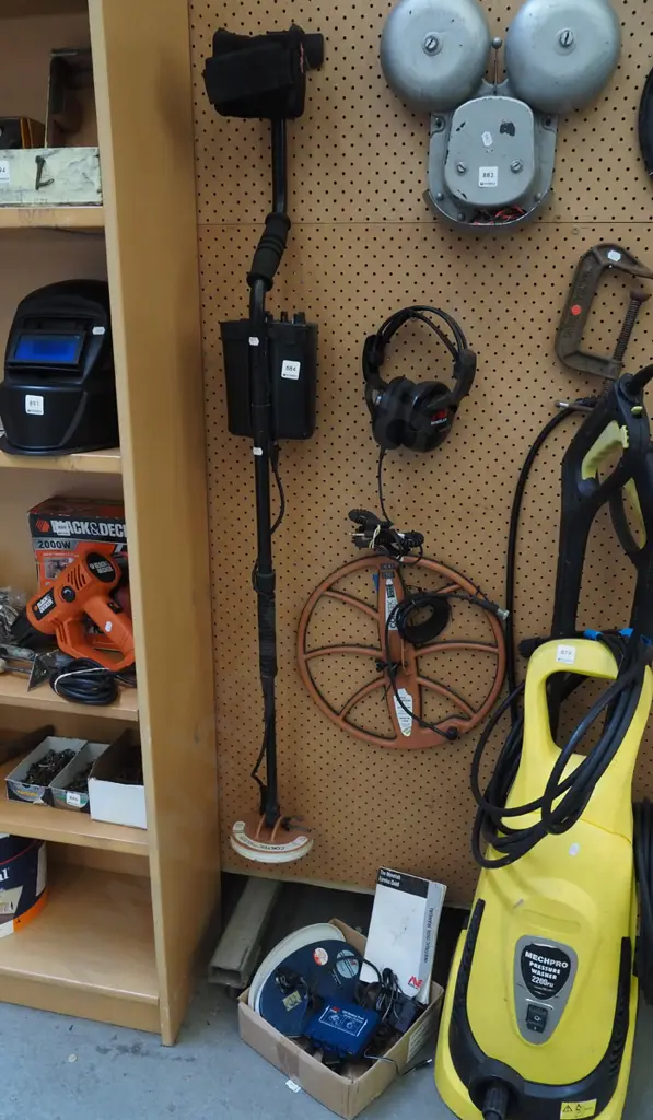 Ereka gold metal detector with 3 different head units etc Image 1++