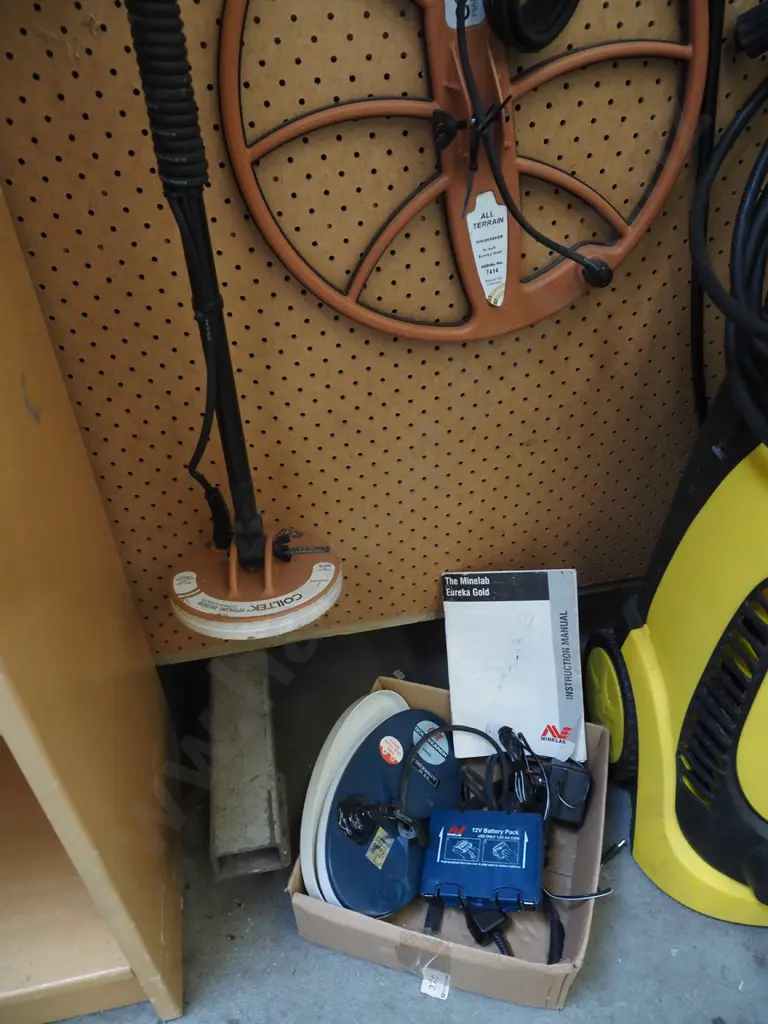 Ereka gold metal detector with 3 different head units etc Image 1++